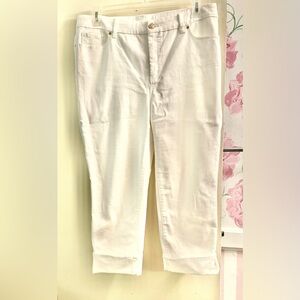 Chico So Slimming Girlfriend Slim Leg Crop Jeans   Chico Size 2.5R / US SIZE 14R